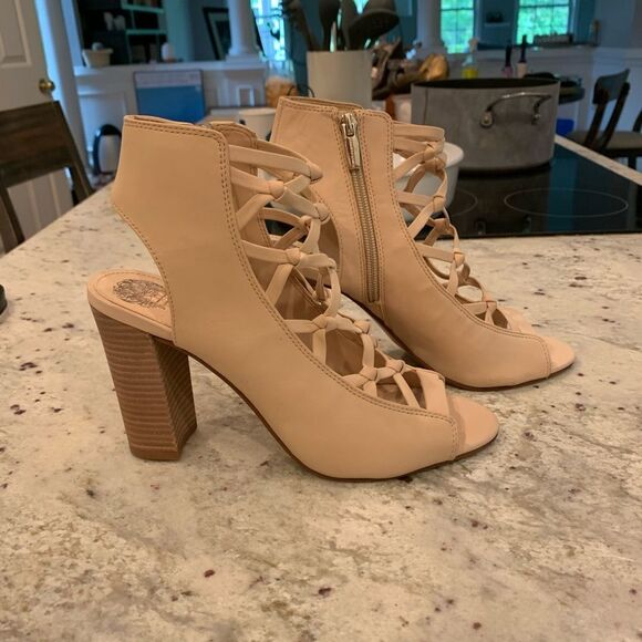 Vince Camuto Stesha Open Toe Stacked Heels 8.5 NEW - Picture 1 of 5